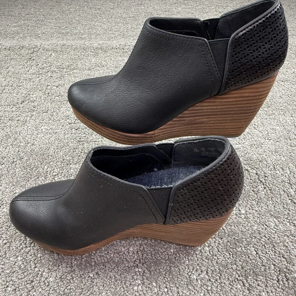 Dr. Scholls Harlow Wedge Booties Womens 7 Black Perforated Ankle Boots Comfort
